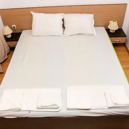 Guest Salena Aparthotel 3*