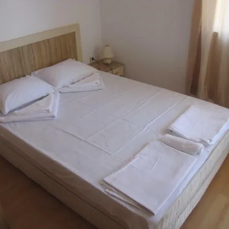 Lägenhetshotell Guest Salena 2*