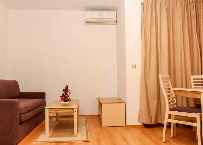 Guest Salena 3* סאני ביץ'