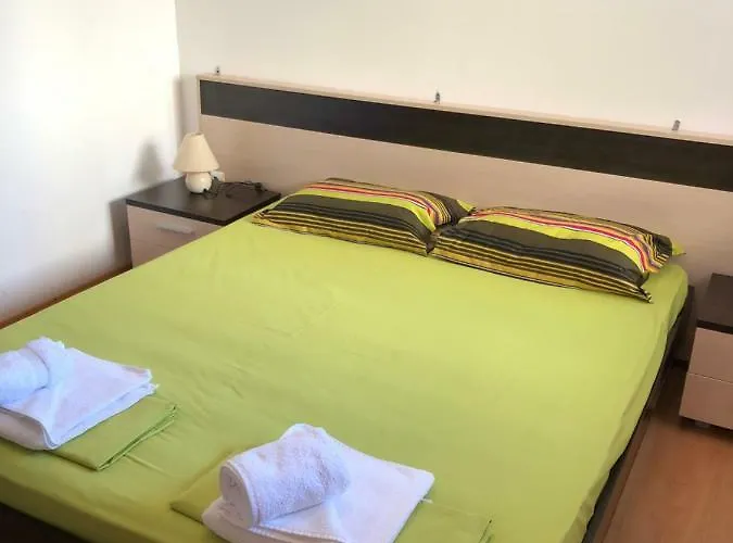 Guest Salena 3* סאני ביץ'